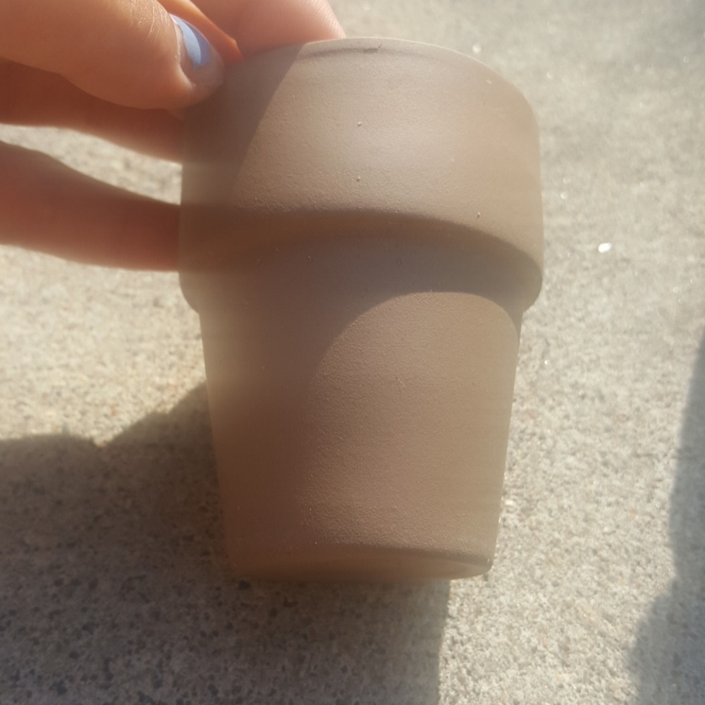 8 Small Flower Pots - Picture 3 of 3